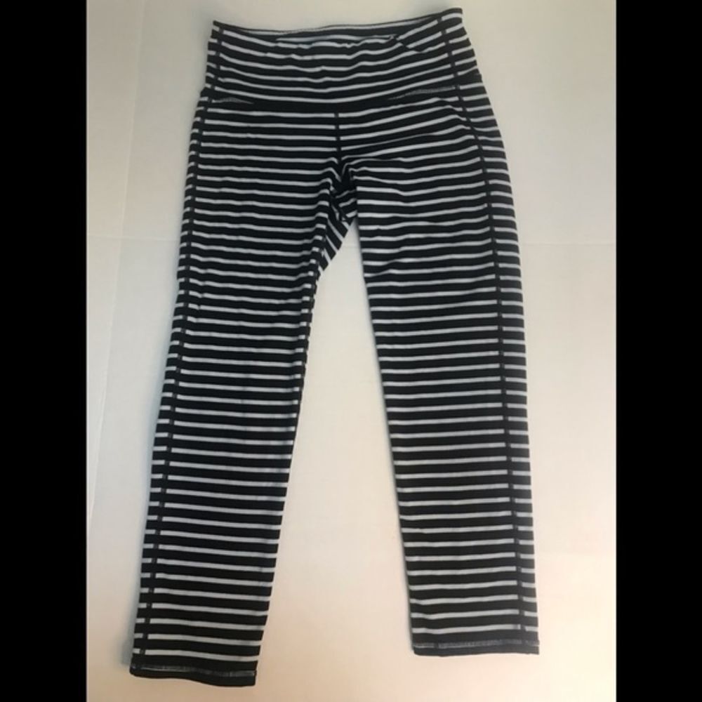 ATHLETA Chaturanga Stripes Capri Cropped Legging size ST